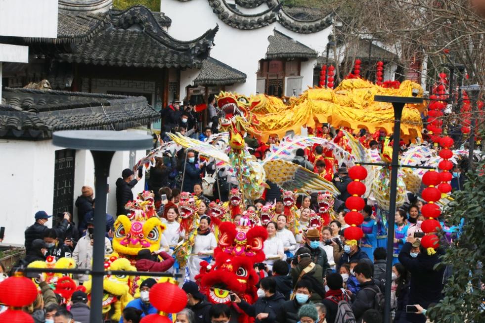 自营羊小咩享花卡套出来 自营羊小咩享花卡套出惊喜，解锁美好生活新方式！