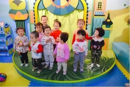 打造商场萌宠乐园的创意门牌设计
